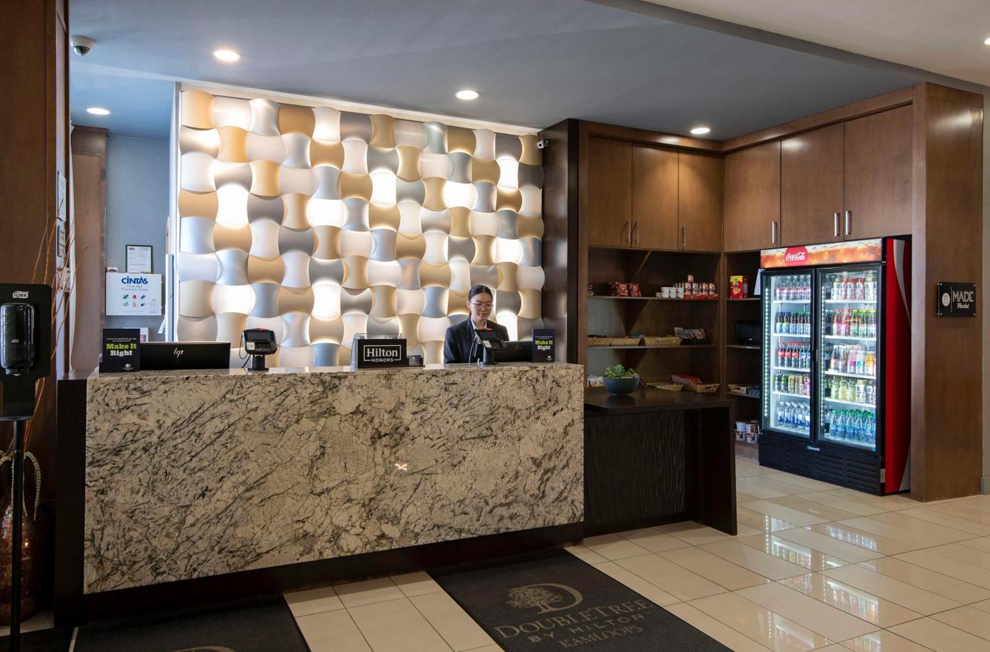 Hotel Doubletree By Hilton - Kamloops Zewnętrze zdjęcie